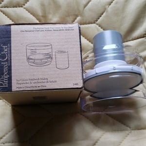 Ice cream sandwich maker